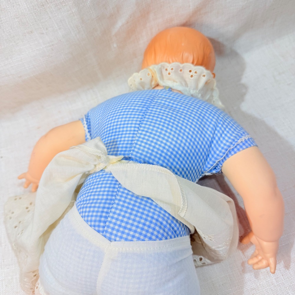 Vintage 1979 Gerber Baby Doll Vinyl Gingham Dress Eyelet Apron Collectible 1970s - Picture 5 of 7